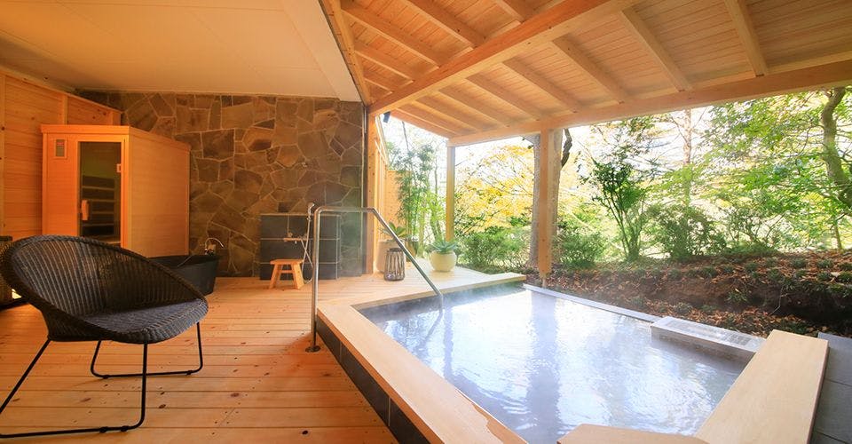 大自然の森林浴も愉しめる貸切半露天風呂