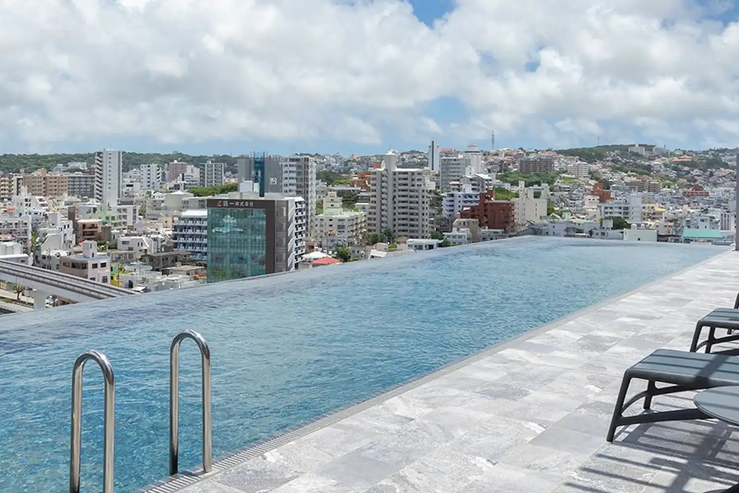 สระว่ายน้ำ