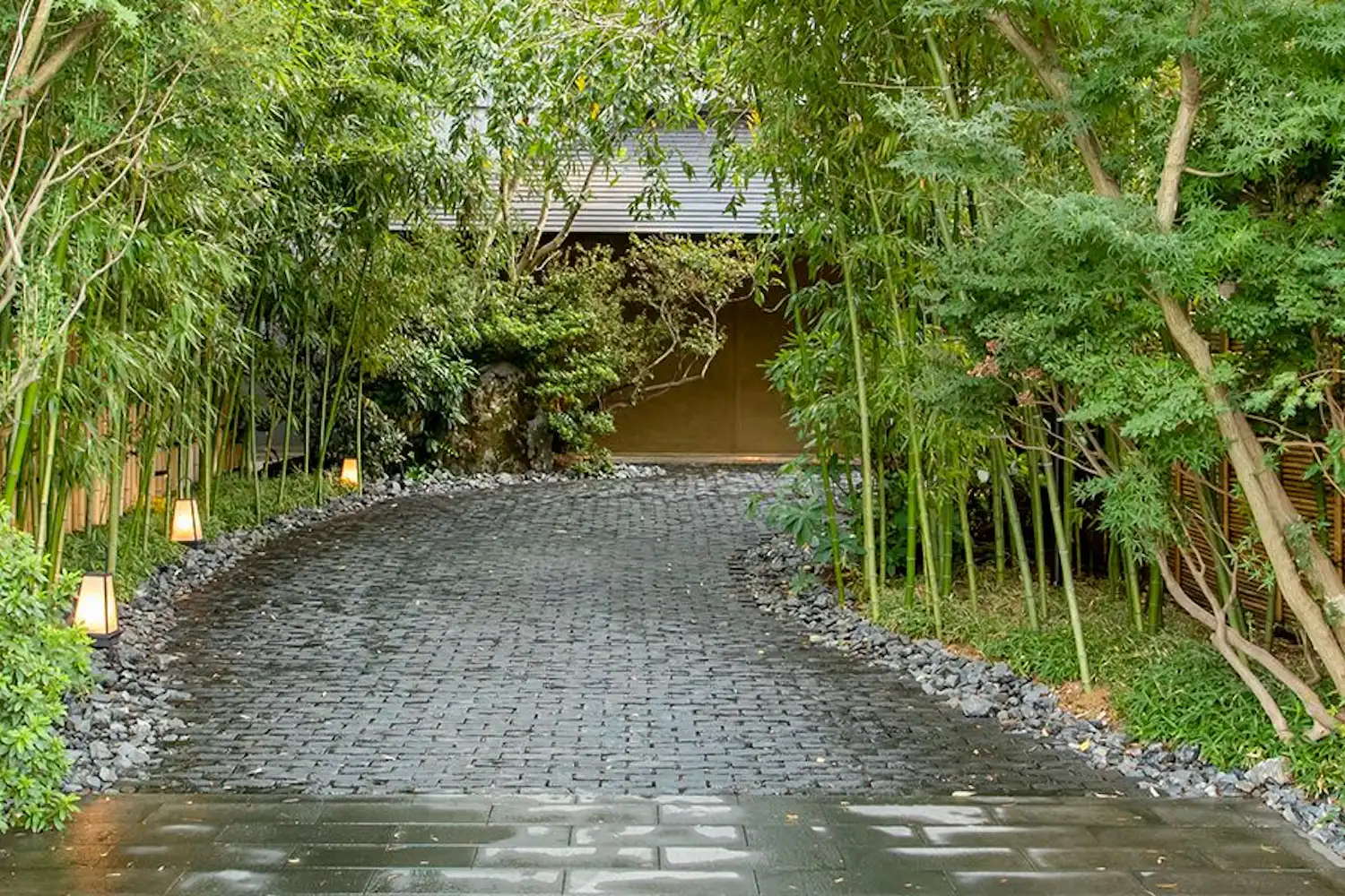 ภายนอกอาคาร