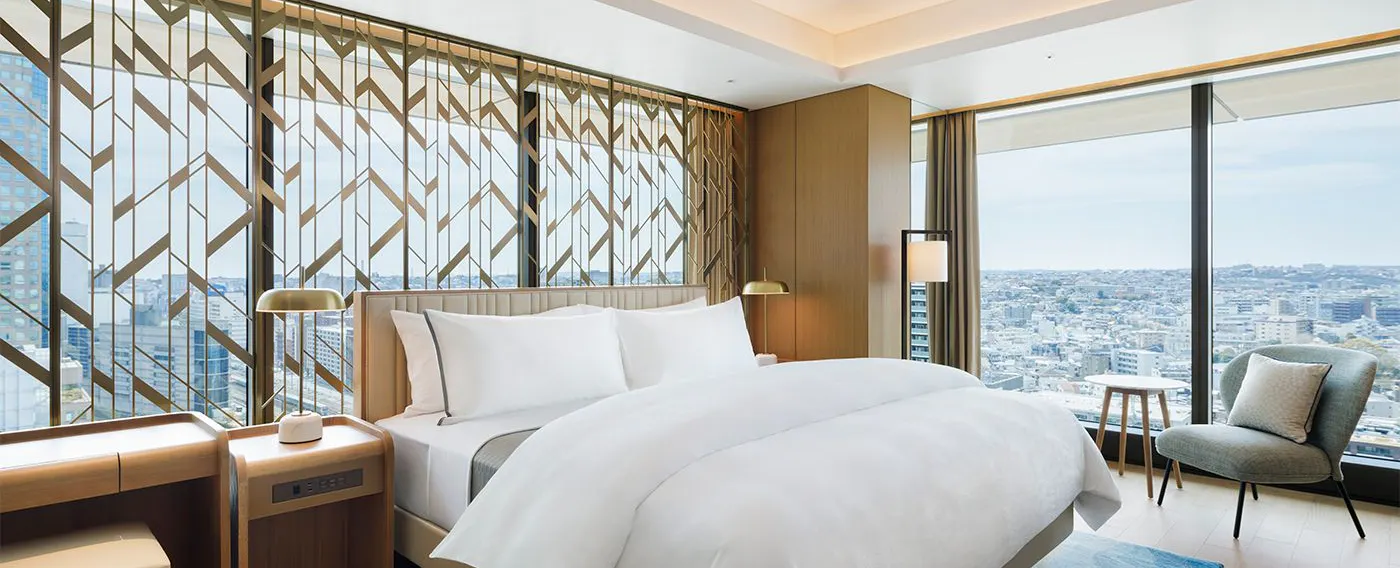 二面の窓から昼夜を問わず横浜の景色をご堪能いただけるエグゼクティブスイート