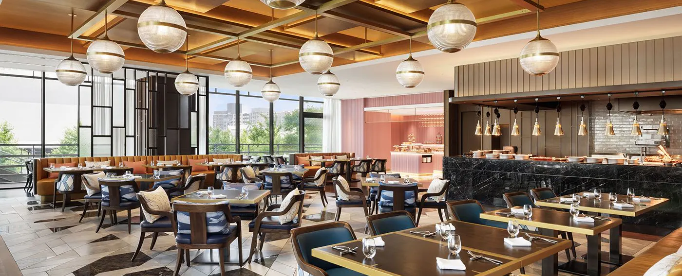 横浜で始まった文化的な交流からインスピレーションを得たビュッフェレストラン「パシフィック・テーブル」