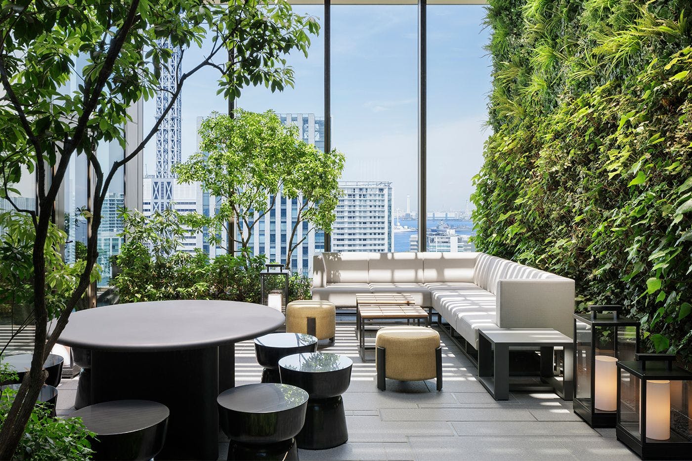 23階のスカイガーデンからはみなとみらいらしい自然豊かな港町の風景をご覧いただけます