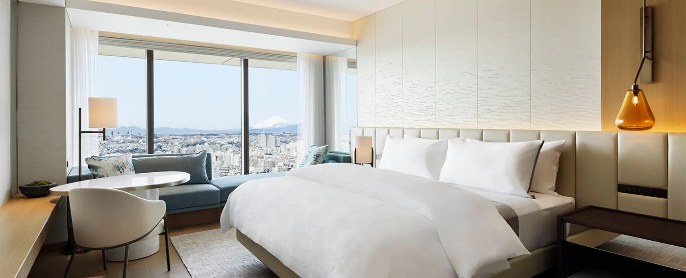 ナチュラルカラーに彩られた客室でお寛ぎください