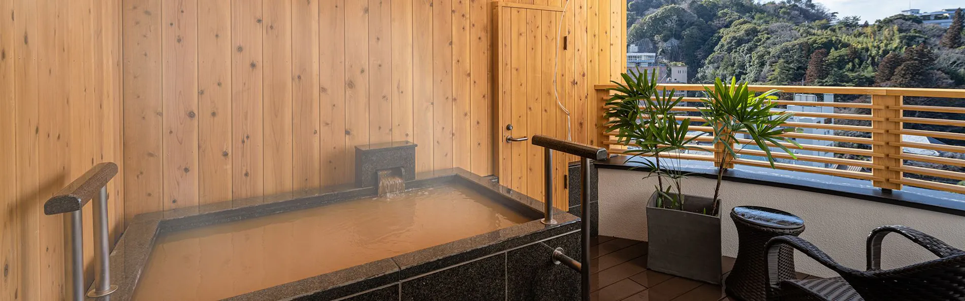 有馬温泉 四季の彩 旅篭 客前料理と全室金泉露天付の湯籠り宿