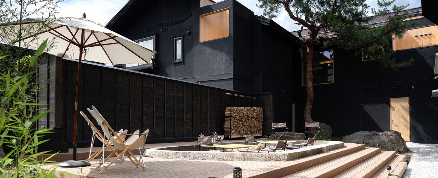 จากทางเข้า