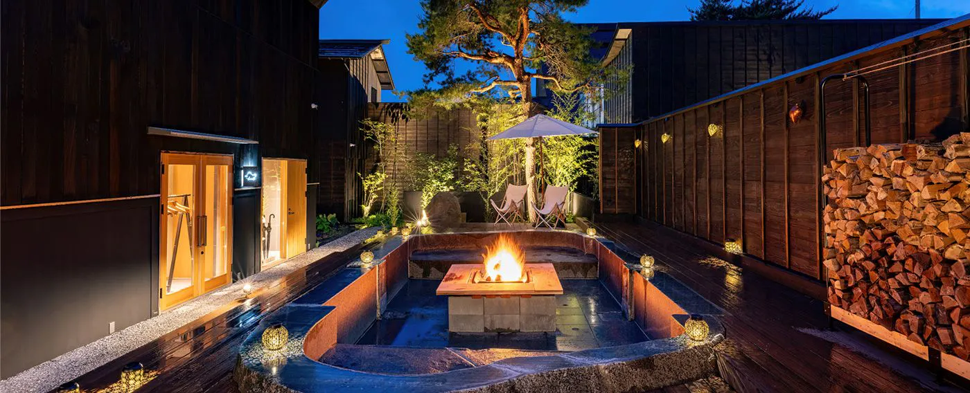 จากทางเข้า