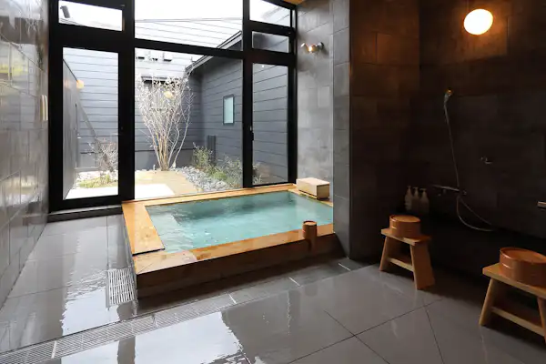 ห้องอาบน้ำรวมขนาดใหญ่