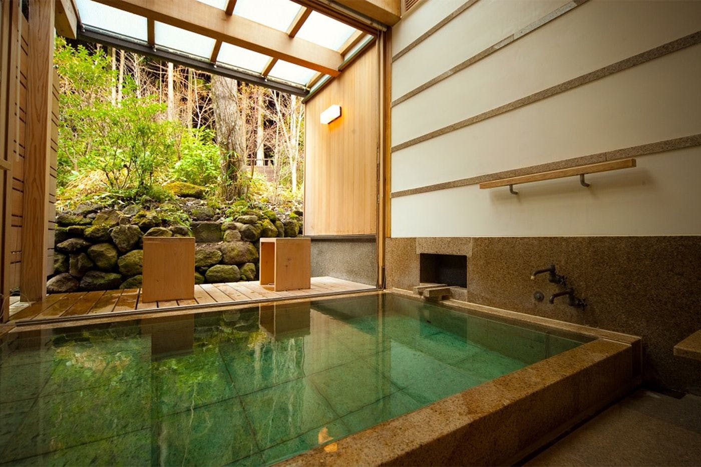 山荘　無量塔