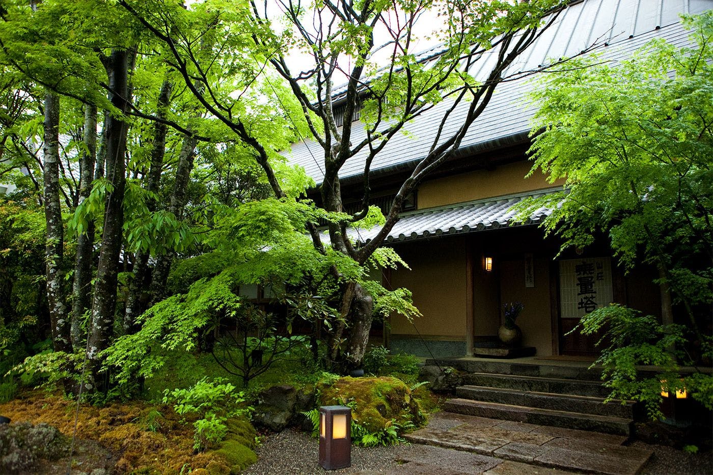 山荘　無量塔