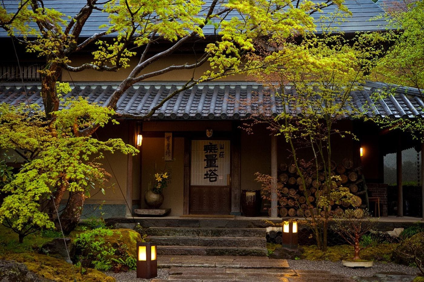 山荘　無量塔