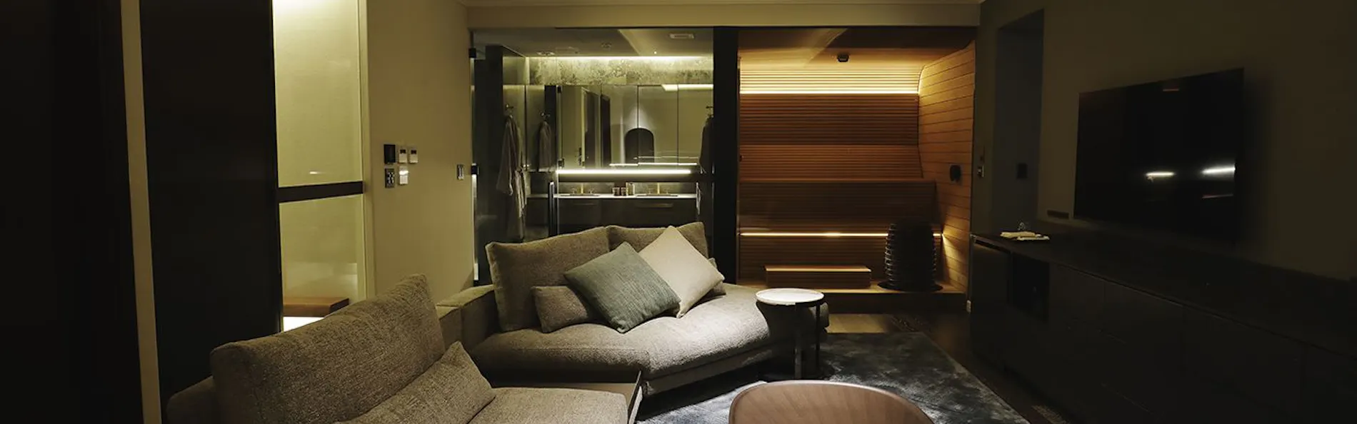 HOTEL 白林 HAKODATE