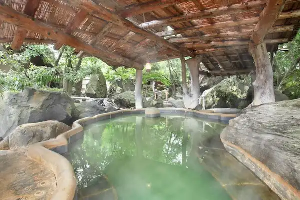 ออนเซ็นกลางแจ้ง