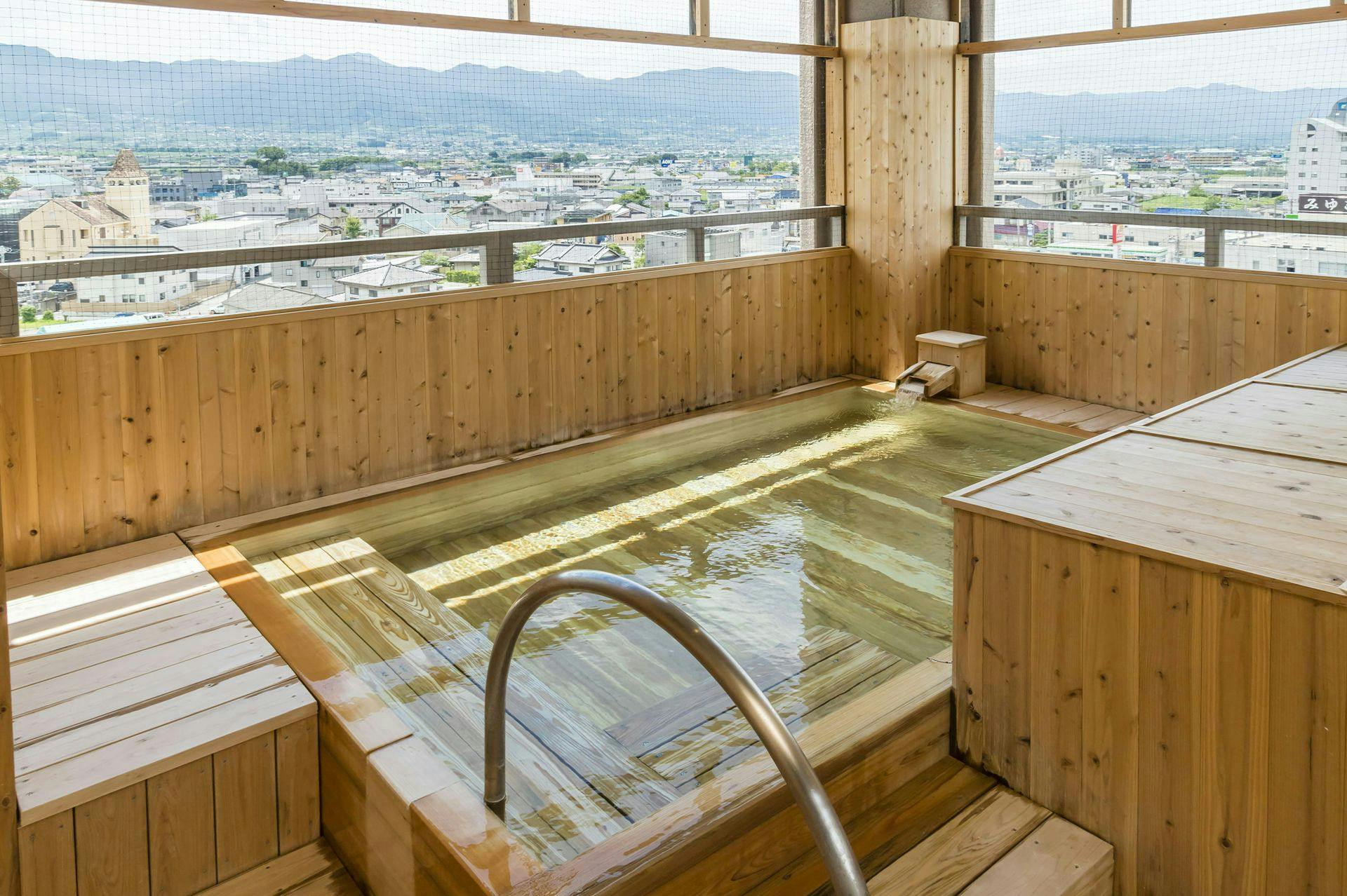 ออนเซ็นกลางแจ้ง