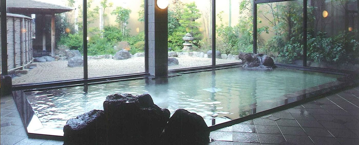 Evening Lake Shore Suitenkaku