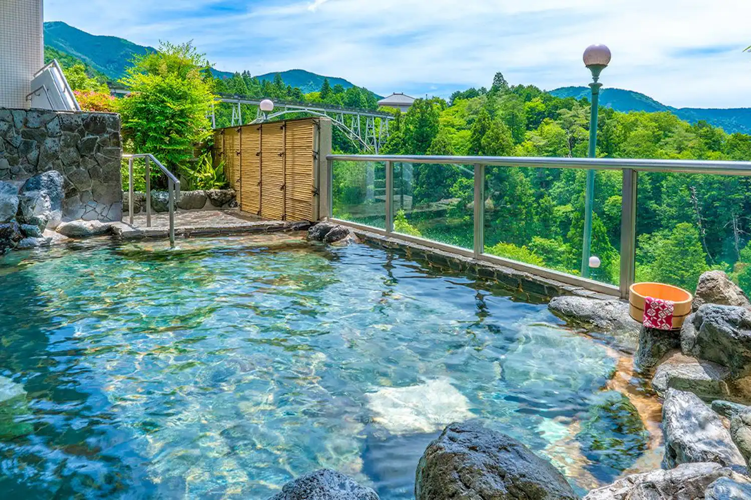 ออนเซ็นกลางแจ้ง