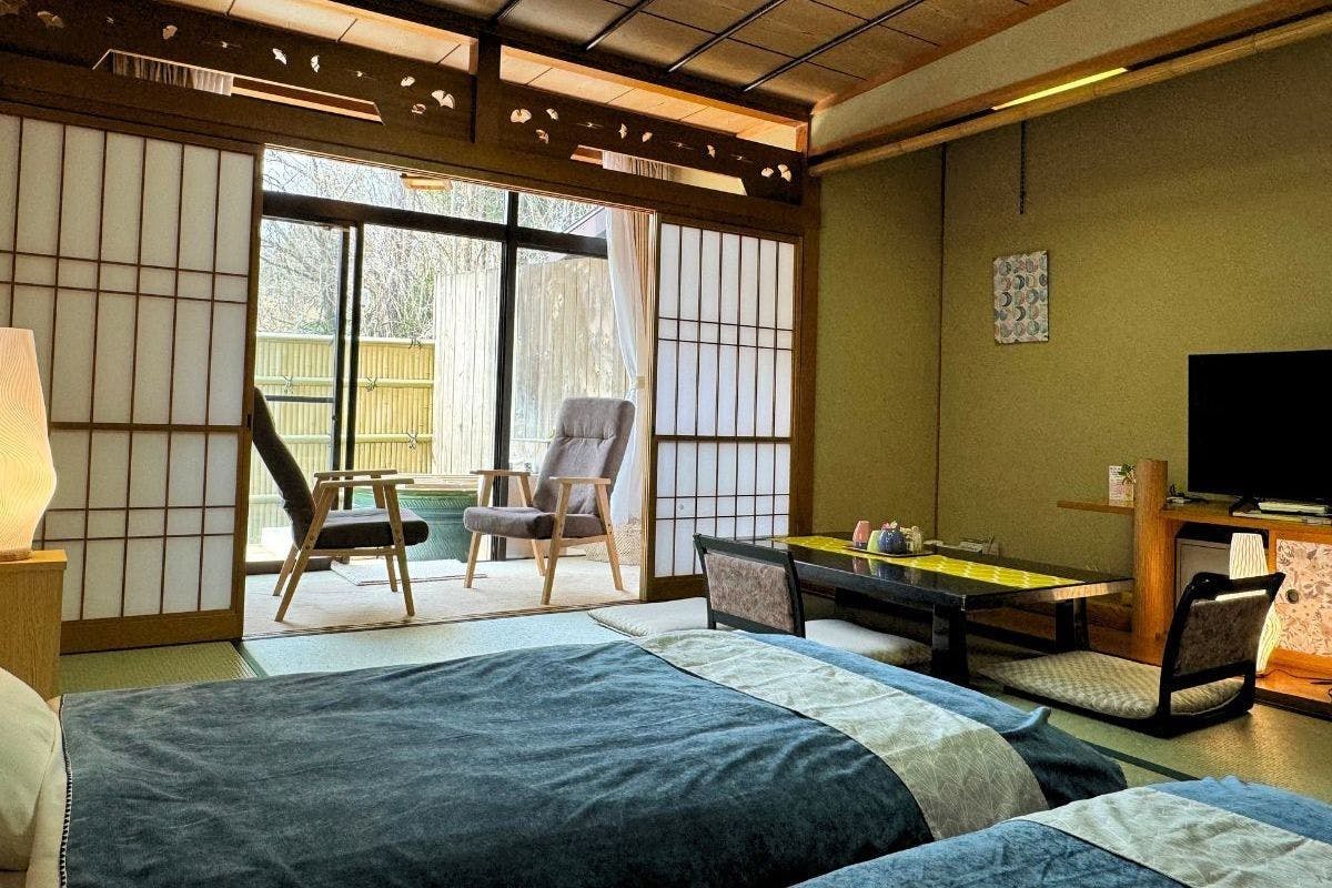 ห้องพักสไตล์ญี่ปุ่นพร้อมเตียงและอ่างอาบน้ำกลางแจ้ง ~ Hoshi Tsukiyo