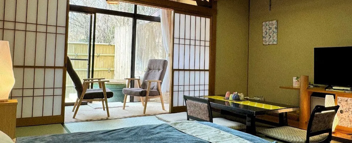 ห้องพักสไตล์ญี่ปุ่นพร้อมเตียงและอ่างอาบน้ำกลางแจ้ง ~ Hoshi Tsukiyo