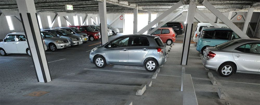 ที่จอดรถแบบหลายชั้นบางส่วน