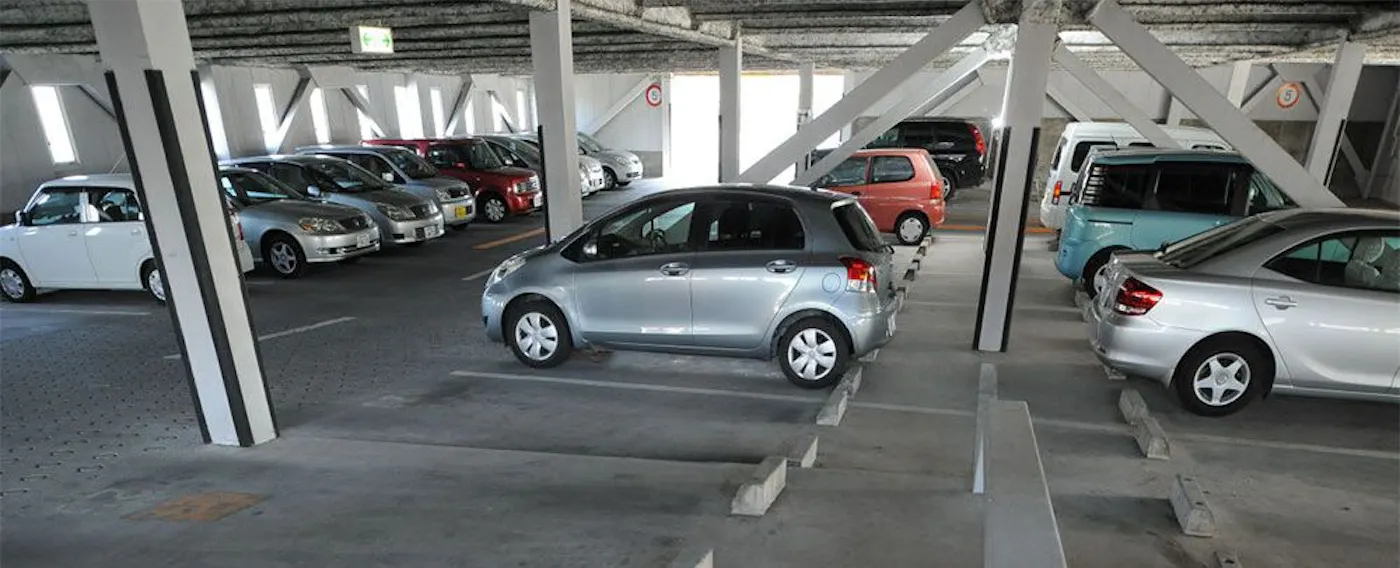 ที่จอดรถแบบหลายชั้นบางส่วน