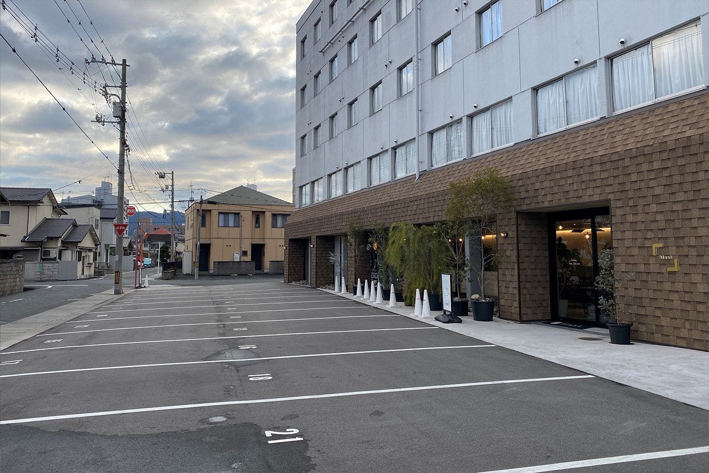 ที่จอดรถแบบลาน