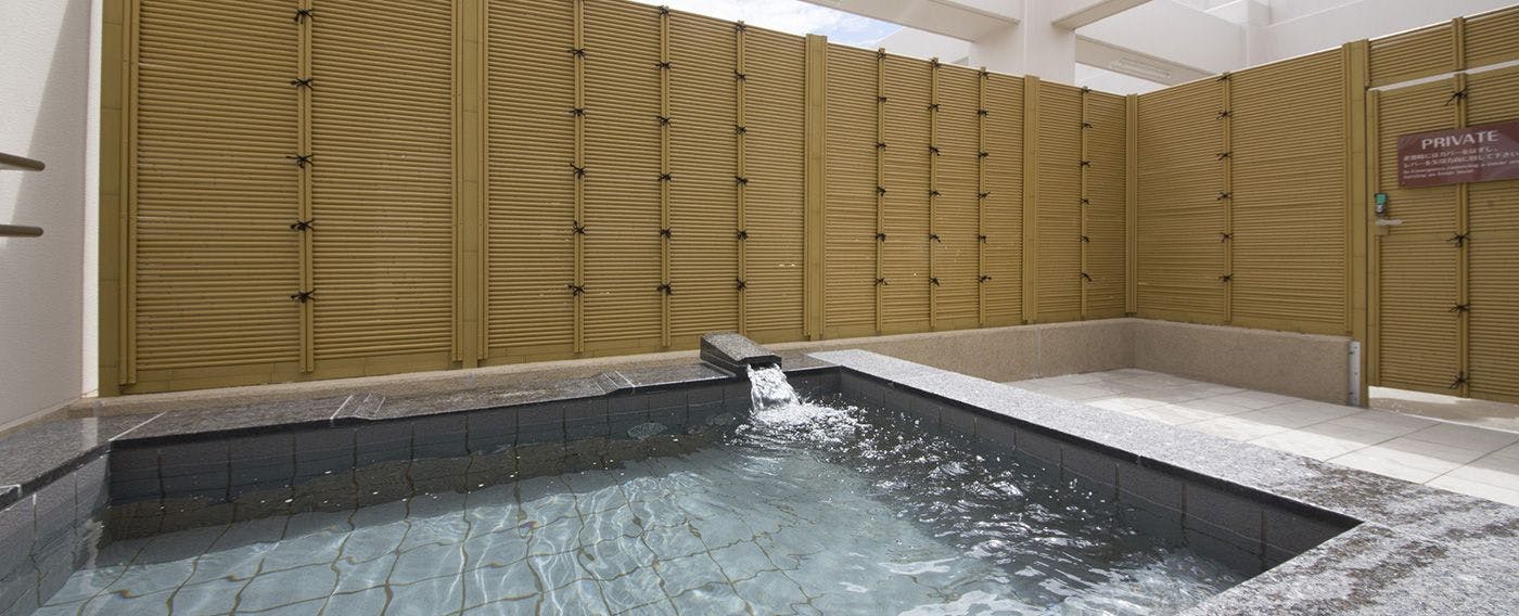 남성 야외 목욕탕