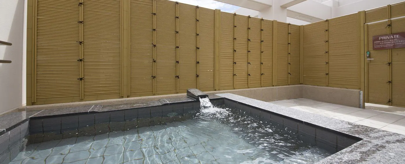 남성 야외 목욕탕