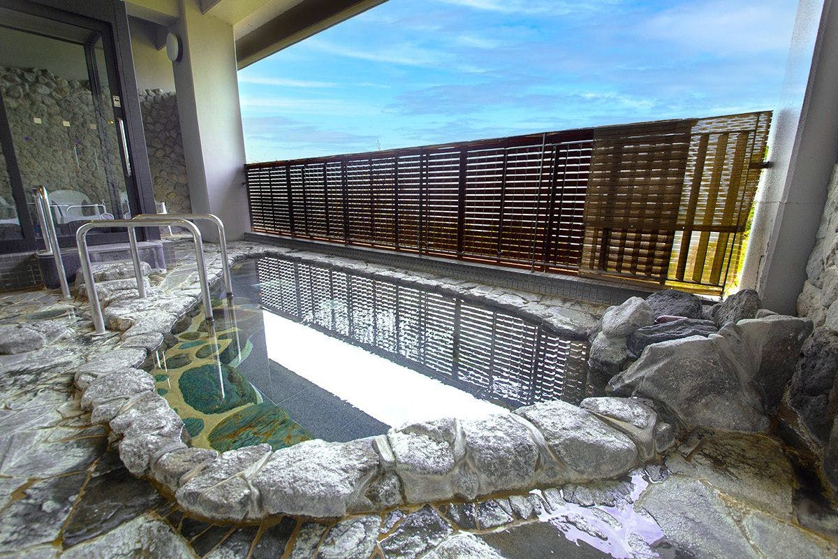 Pemandian terbuka dengan pemandangan