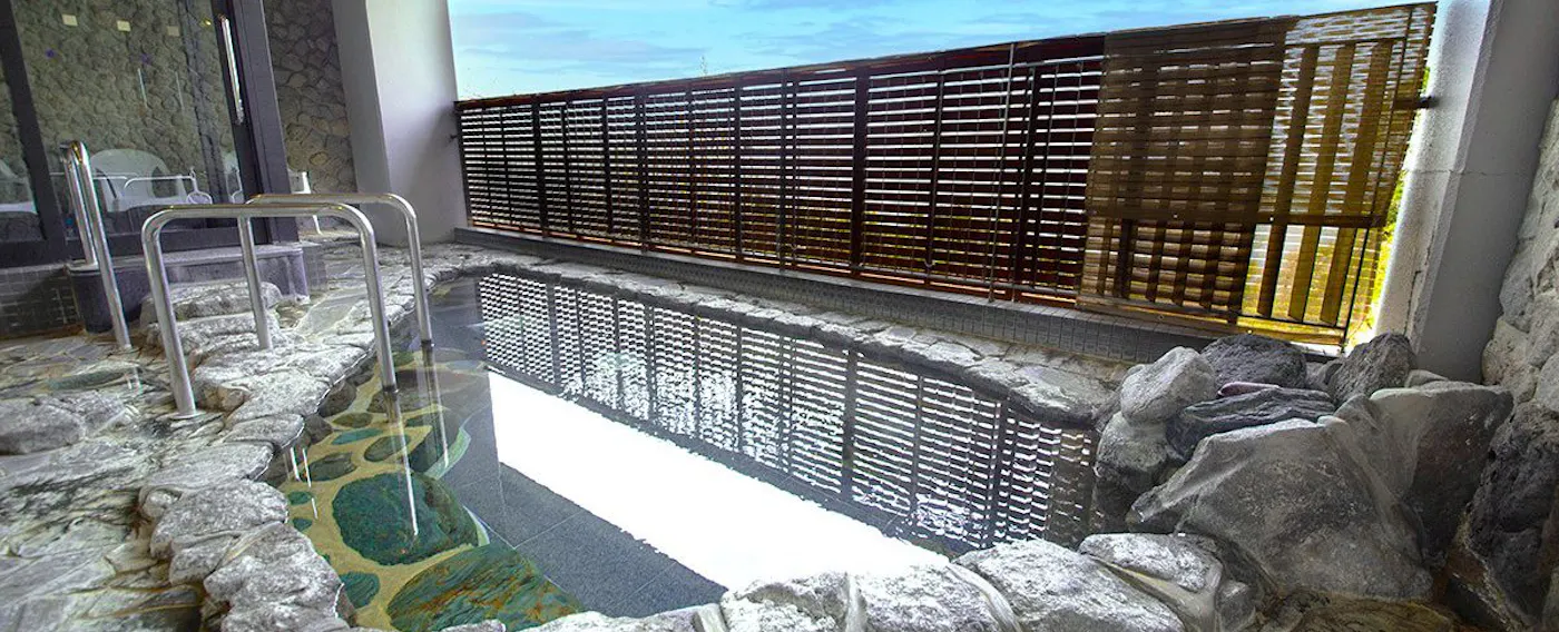 Pemandian terbuka dengan pemandangan