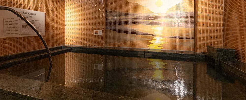 น้ำพุร้อนธรรมชาติ