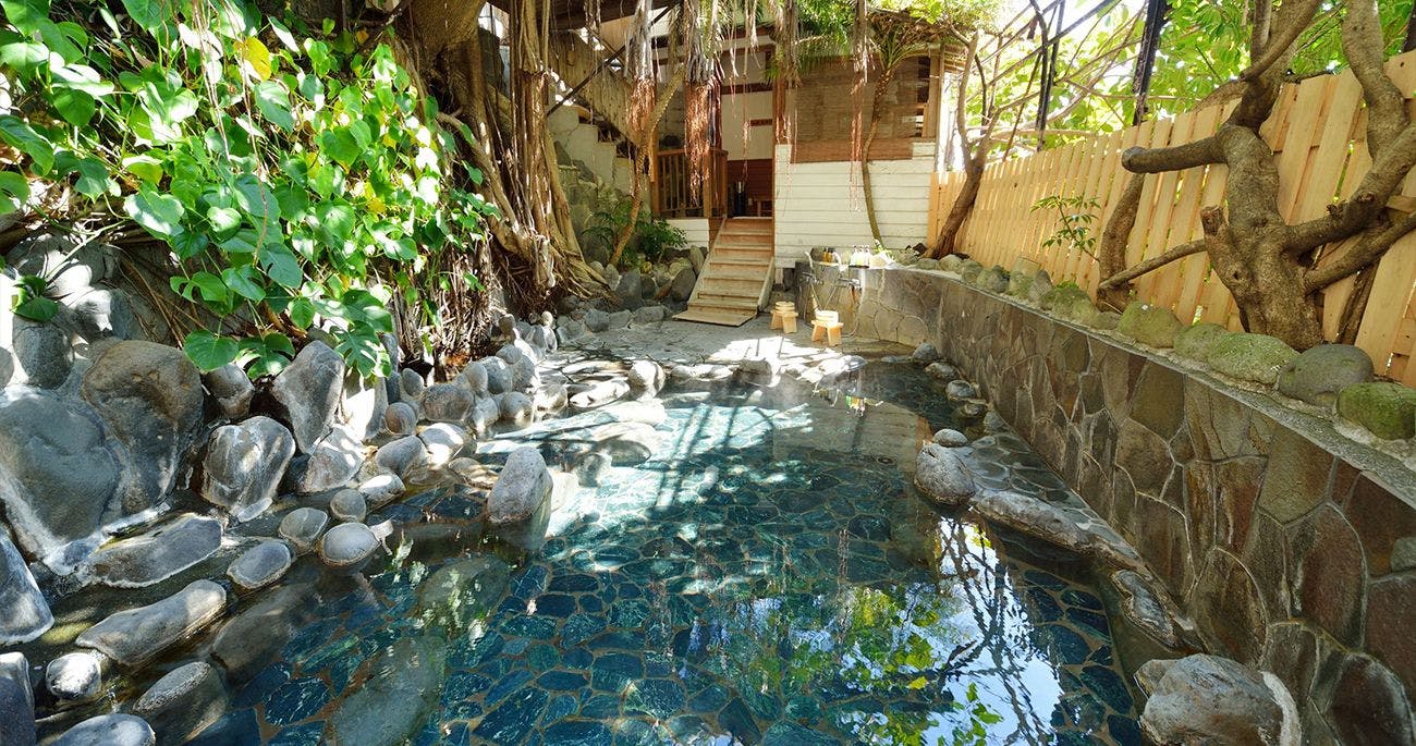 Pemandian air panas terbuka