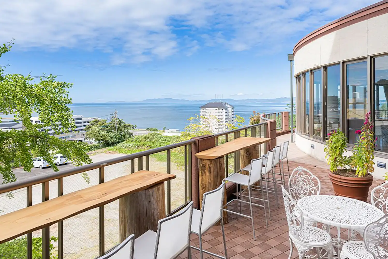 Teras dengan pemandangan