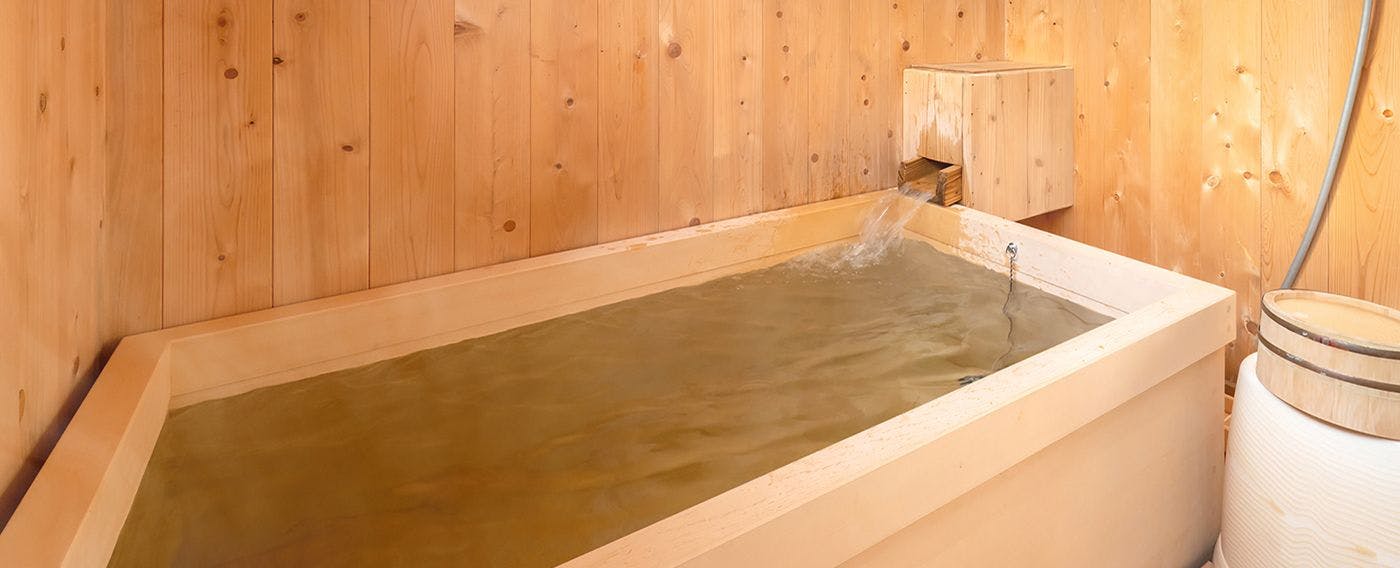 อ่างอาบน้ำไม้ฮิโนกิ น้ำพุร้อนในห้องพัก