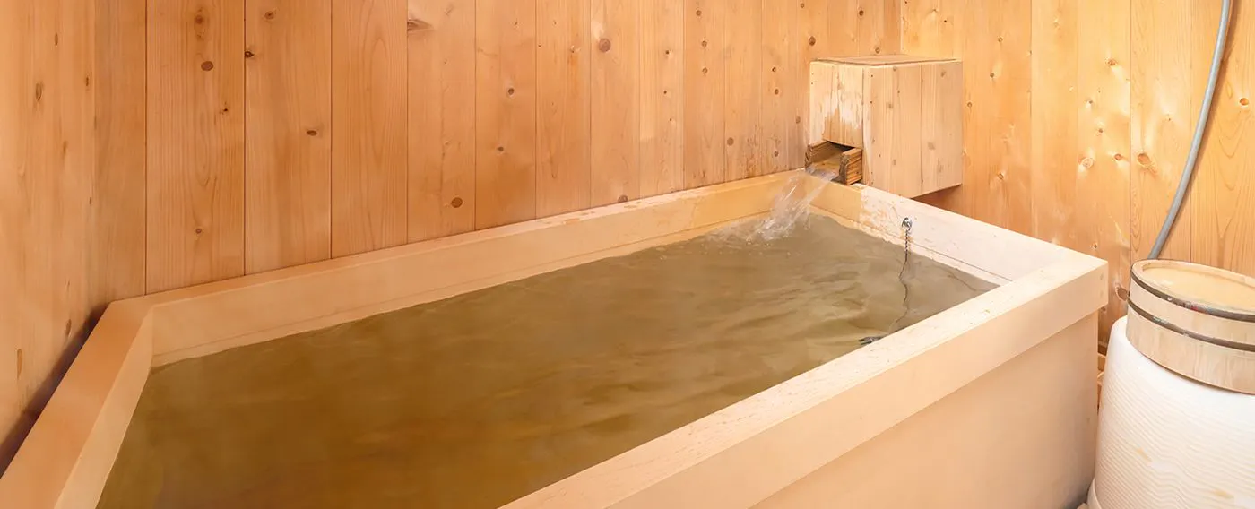 อ่างอาบน้ำไม้ฮิโนกิ น้ำพุร้อนในห้องพัก