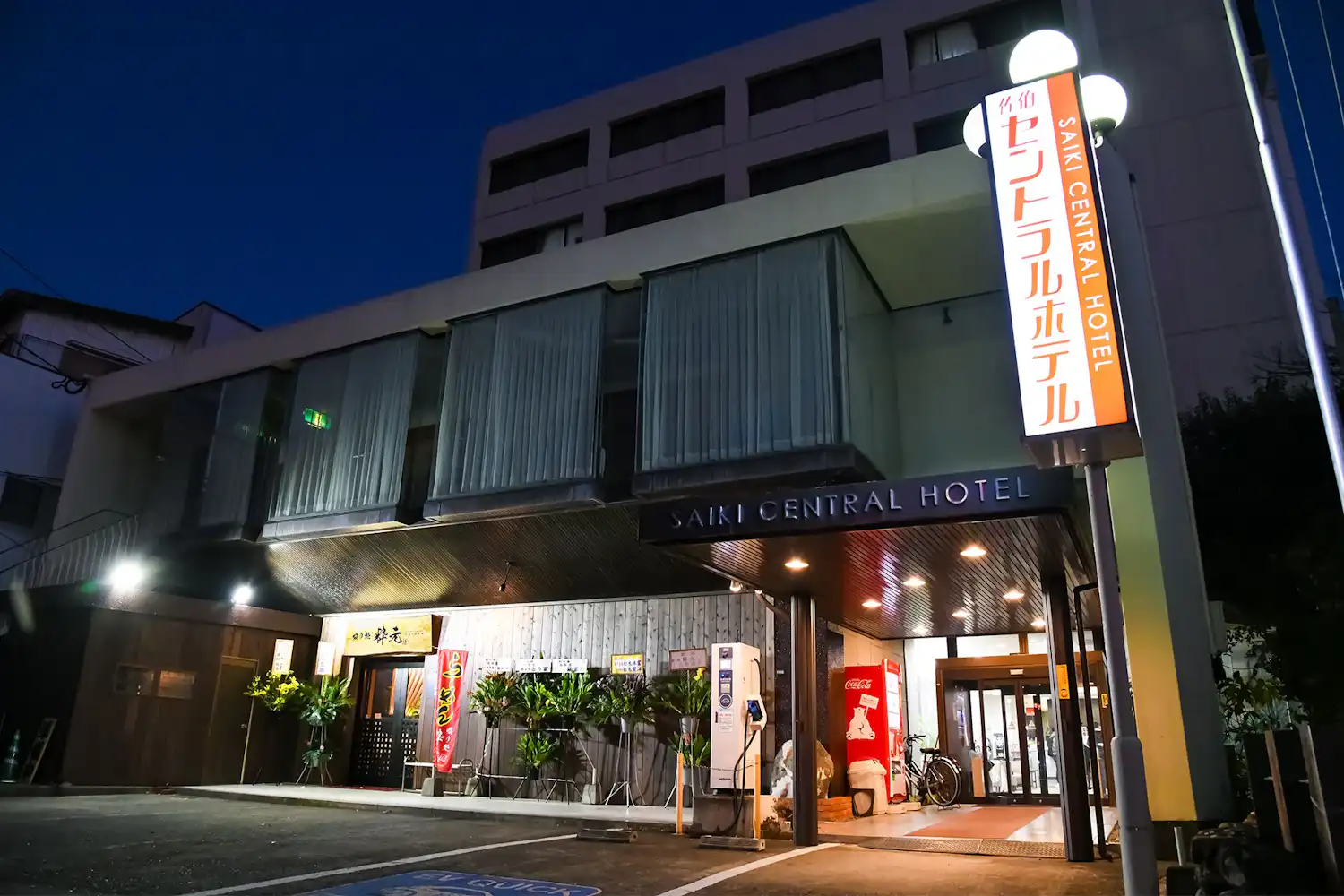 ภายนอกในยามค่ำคืน