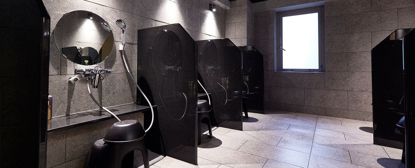 ห้องอาบน้ำสาธารณะสำหรับผู้หญิง  พื้นที่ล้างตัว