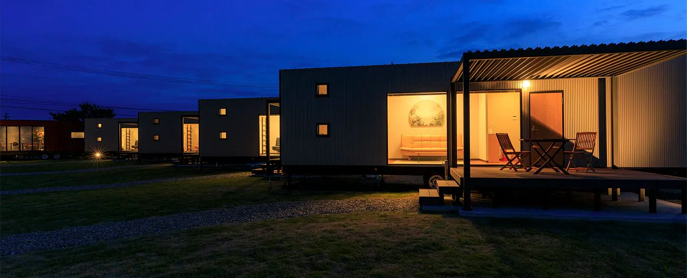 ลักษณะภายนอกของรถพ่วงในเวลากลางคืน