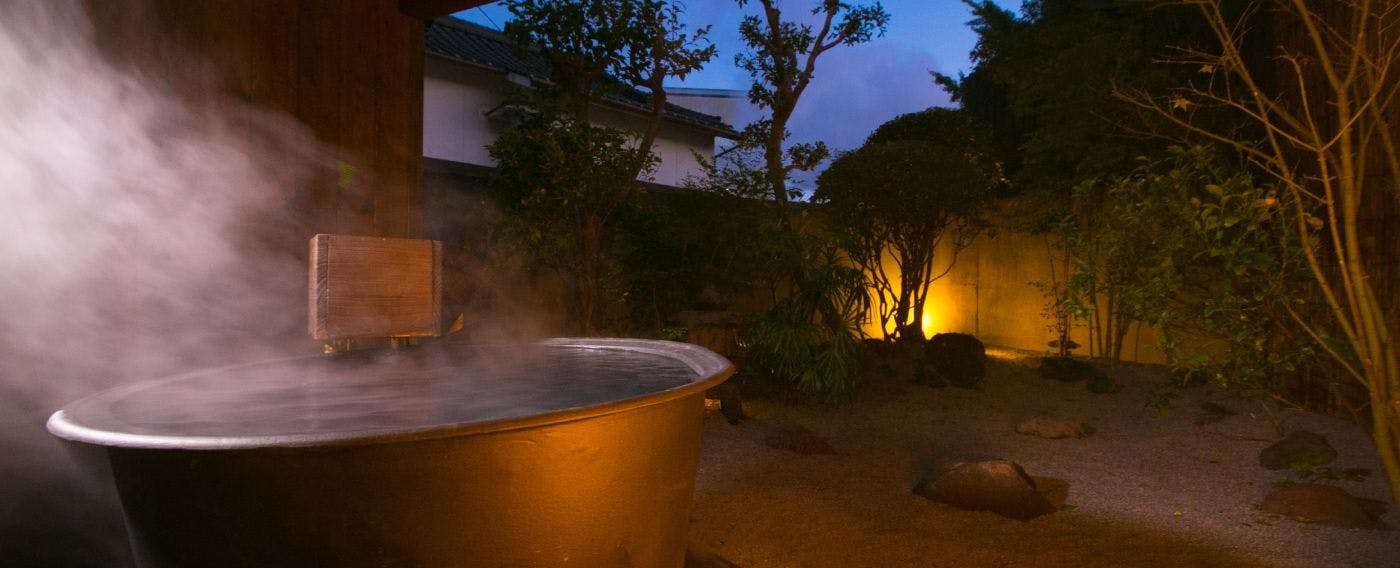 อ่างอาบน้ำกลางแจ้งส่วนตัว