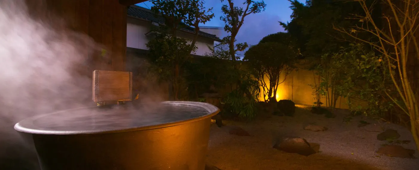 อ่างอาบน้ำกลางแจ้งส่วนตัว