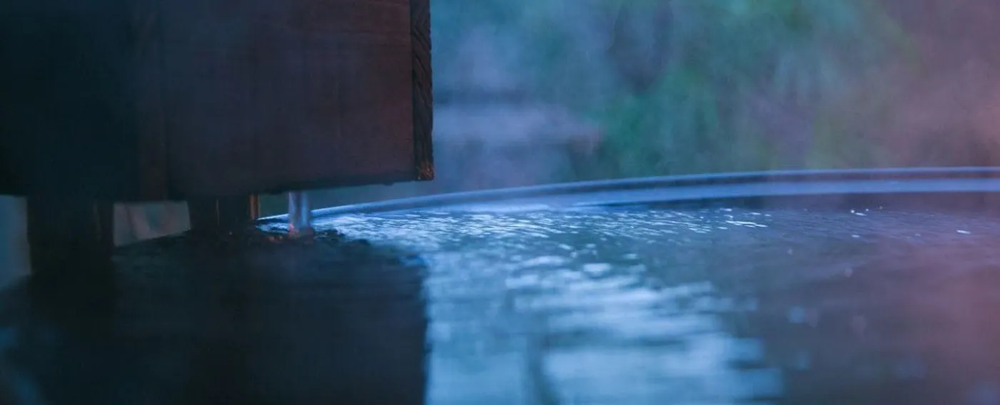 น้ำพุร้อนธรรมชาติ