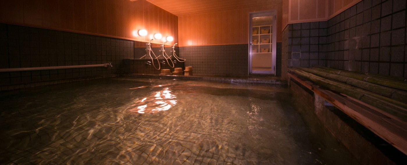 น้ำพุร้อนธรรมชาติ