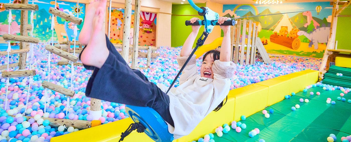 สระบอลยักษ์ & ซิปไลน์