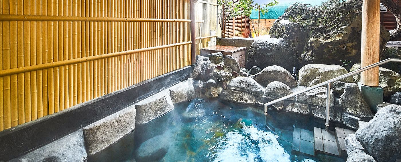 บ่อน้ำพุร้อนธรรมชาติ (ออนเซ็นกลางแจ้ง)