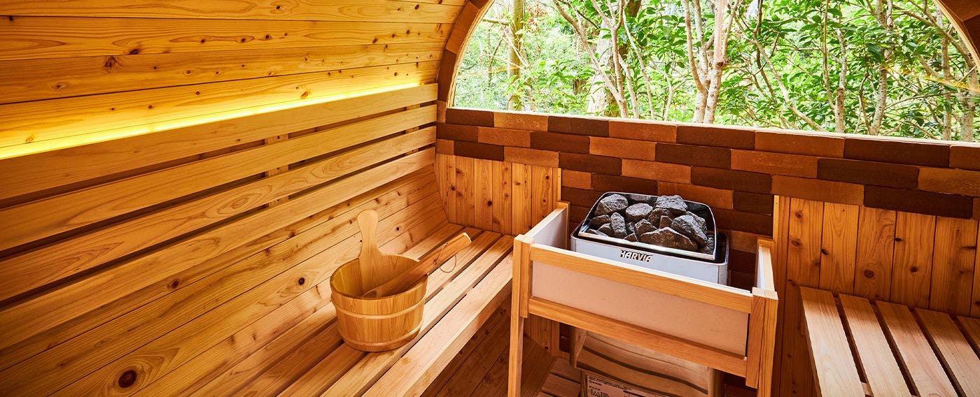 ออนเซ็นน้ำพุร้อนธรรมชาติ (ซาวน่าแบบถังไม้)