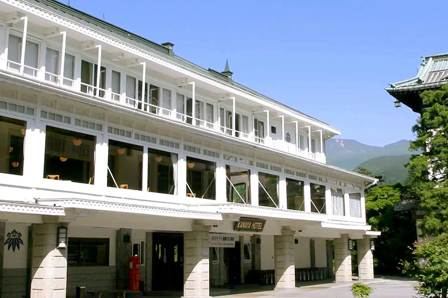 ภายนอกฤดูใบไม้ร่วง