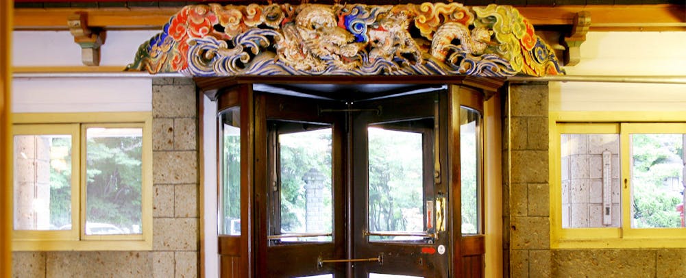 ãåè»¢æãæ§å¸å½ããã«ã©ã¤ãé¤¨ãæ¨¡ããéåãªã¤ã¡ã¼ã¸ããããããå®¢æ§ãè¿ãå¥ãããï¼ãã­ã³ãåï¼