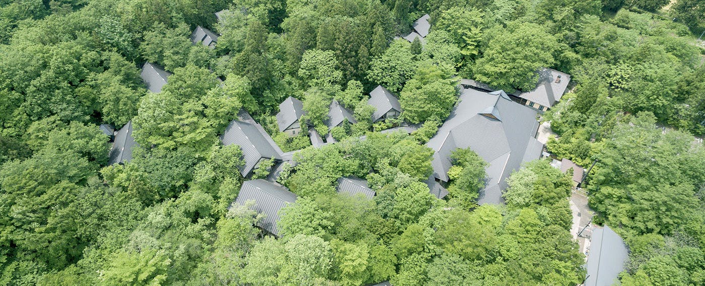 1万坪の自然林にゆったりと点在する施設