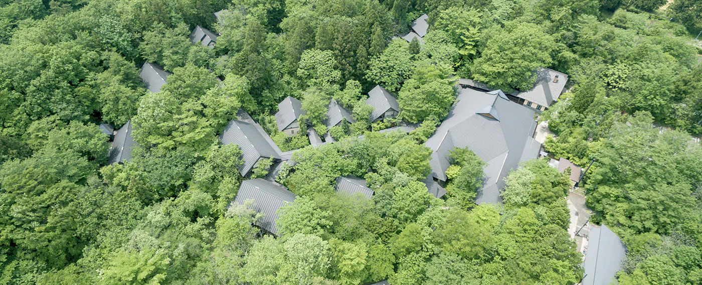 1万坪の自然林にゆったりと点在する施設