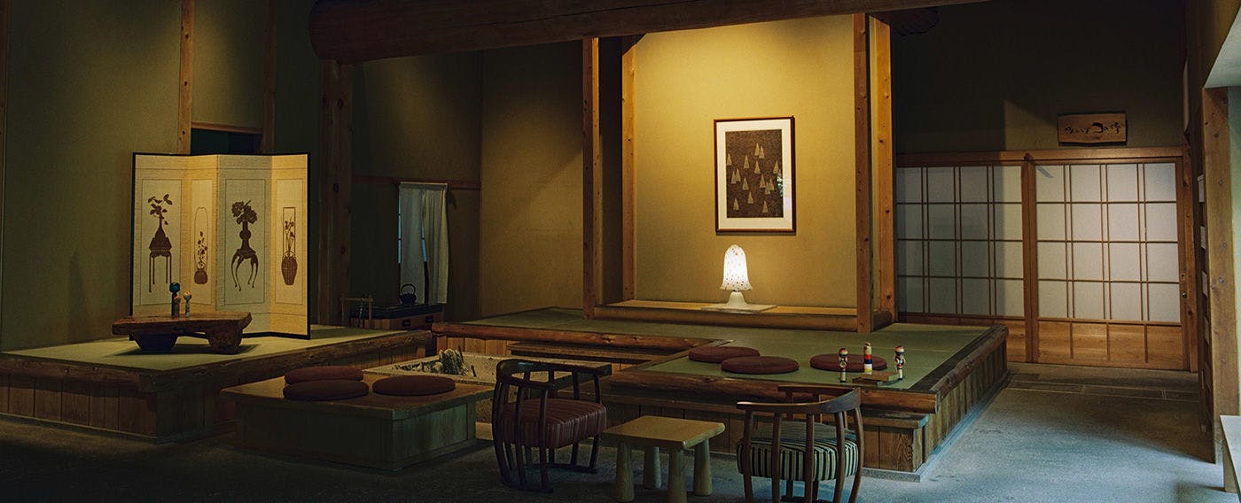 大きな囲炉裏がある母屋