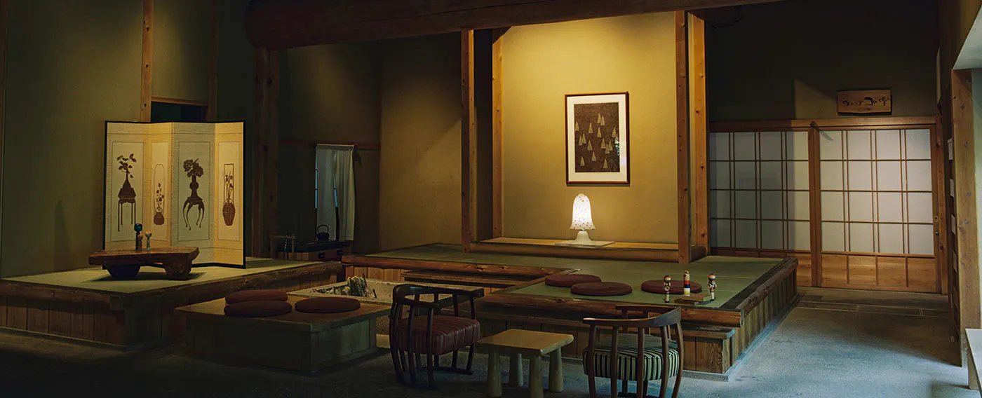 大きな囲炉裏がある母屋