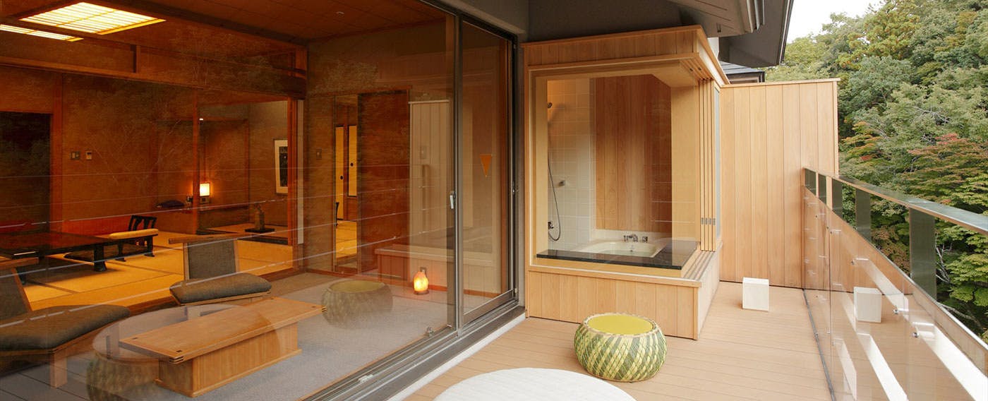 ห้องพักพร้อมระเบียงอ่างอาบน้ำวิว